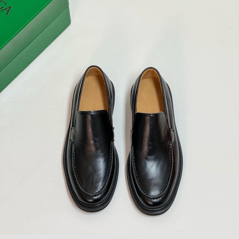 bo*te*ga Ve*ne*ta leather shoes
